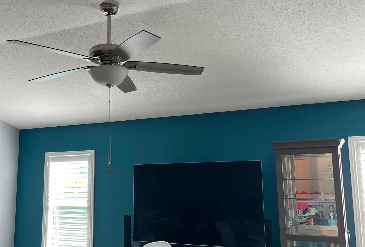 Second view of a teal accent wall in a living room